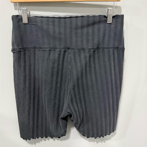 Aerie offline high rise bike shorts size XL - Picture 2 of 5